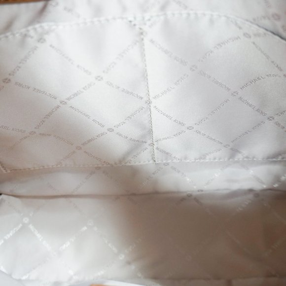 Michael Kors Lillian M Shoulder Leather Bag Brown - Picture 11 of 12